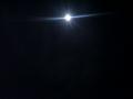夜空へ浮かぶ幻想的な月