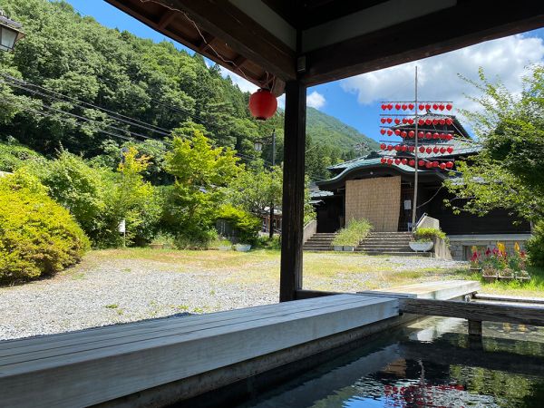 山田温泉大湯広場の竿燈