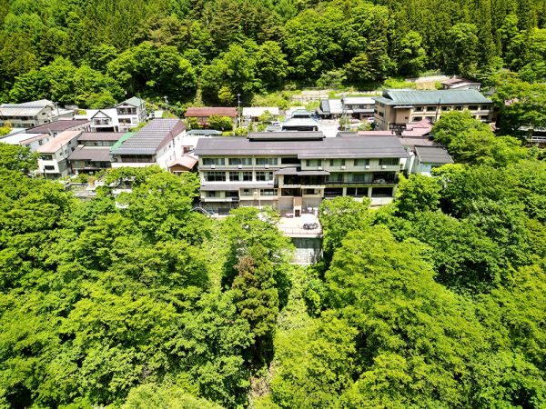 芽吹きの山田温泉松川渓谷